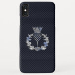 Capa Para iPhone XS Max Escocês em estilo cromo<br><div class="desc">Um cromo prateado como um design de aplicação escocês num fundo de impressão de fibra de carbono azul de marinho racy para um presente de pele de um dispositivo personalizado de excelente. designs bordados estão disponíveis em uma seleção de opções populares de cores. Use o link "Pergunte a este Designer"...</div>