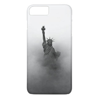 Capa iPhone 8 Plus/7 Plus Estátua de liberdade envolta em neblina