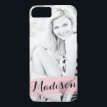 Capa iPhone 8/ 7 Foto personalizada personalizada de cor d'água cor<br><div class="desc">Design personalizado moderno com sua foto favorita. Pincel de aquarela cor-de-rosa-claro com seu nome nele. fonte do script na moda.</div>