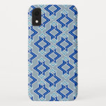 Capa Para iPhone XR Padrão de wallpaper Art Deco, Cinzas / Cinzas e az<br><div class="desc">Art Deco - padrão geométrico do wallpaper em alto azul-índio e branco em uma cinza prateada leve / fundo de cinza</div>