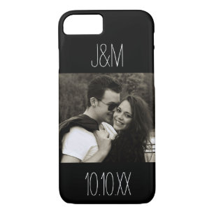 Capa iPhone 8/ 7 Preto das iniciais da data da foto do casal do