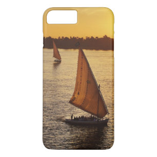 Capa Para iPhone Da Case-Mate Três falucas com turistas no rio Nilo em