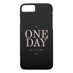 Capa iPhone 8/ 7 Um dia - Inspirador cita metas cor-de-rosa pretas