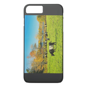 Capa iPhone 8 Plus/7 Plus Vacas Belted Galloway Pastando na Grama no Outono
