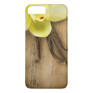 Capa Para iPhone Da Case-Mate Vagens e flor da baunilha sobre o fundo de madeira