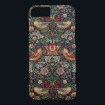 Capa iPhone 8/ 7 William Morris Strawberry Thief Têxtil<br><div class="desc">O padrão têxtil do ladrão de morangos foi feito pela primeira vez em 1883 por William Morris (1834-1896). Esta criação de artes e artesanatos estava entre as mais populares feitas por William Morris na Inglaterra vitoriana.</div>