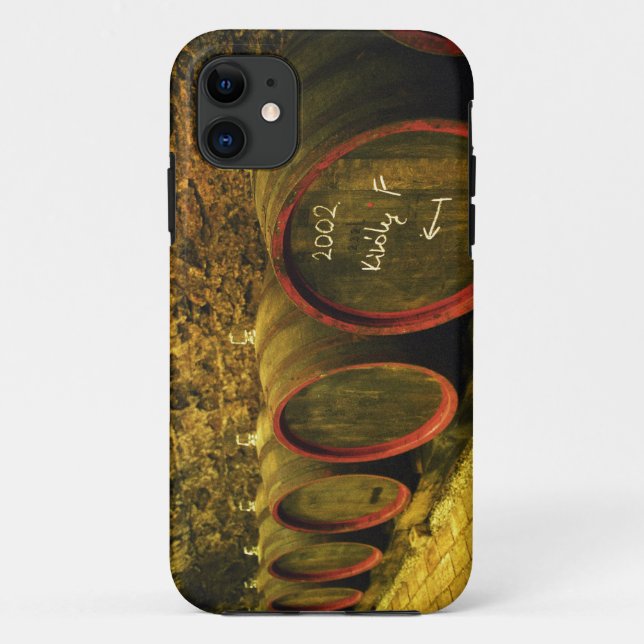Capa Para iPhone Da Case-Mate A adega Kiralyudvar: Barris com vinho Tokaj (Verso)