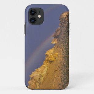 Capa Para iPhone Da Case-Mate Arco-íris duplo sobre uma formação rochosa perto d
