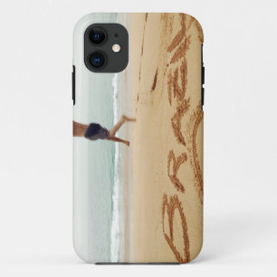 Capa Para iPhone Da Case-Mate BRASIL. Homem sem camisa vestindo um calção de ban