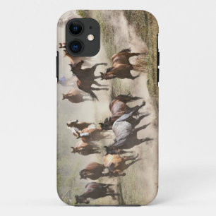 Capa Para iPhone Da Case-Mate Cavalos correndo durante o roundup, Montana