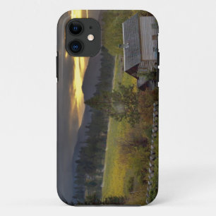 Capa Para iPhone Da Case-Mate Céu solar sobre vinhas e cabana histórica