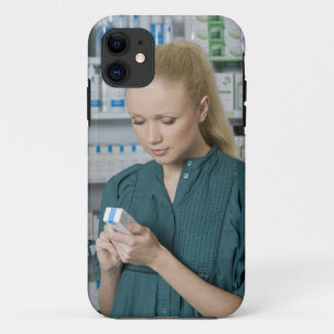 Capa Para iPhone Da Case-Mate Farmacêutico fêmea que olha a medicina em 2