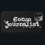 Capa Para iPhone Da Case-Mate Gonzo Journalist Samsung Galaxy Case<br><div class="desc">O jornalismo Gonzo é um estilo de jornalismo que é escrito sem pretensões de objetividade, muitas vezes incluindo o repórter como parte da história através de uma narrativa em primeira pessoa. Acredita-se que a palavra "gonzo" seja usada pela primeira vez em 1970 para descrever um artigo de Hunter S. Thompson,...</div>