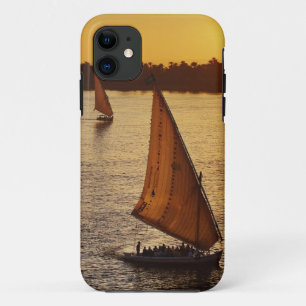 Capa Para iPhone Da Case-Mate Três falukas com turistas no rio Nilo em