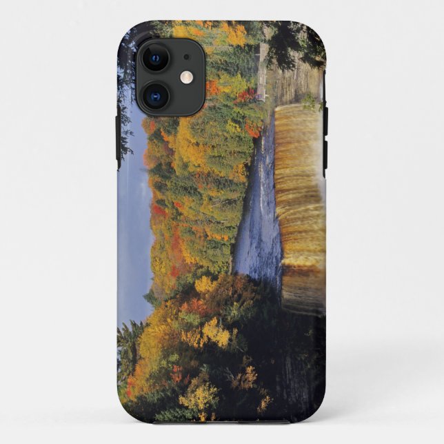 Capa Para iPhone Da Case-Mate Upper Tahquamenon Falls in UP Michigan no outono (Verso)