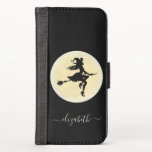 Bruxa numa vassoura Personalizada<br><div class="desc">Imagem de uma silhueta de bruxa cavalgando uma vassoura em frente a uma lua brilhante. A bruxa tem cabelos longos soprando no vento, um chapéu de bruxa pontiagudo, vestido de saia e calçados de salto alto. Personalize com seu nome ou mensagem em fonte de script off-white. Coloque um preto sólido....</div>