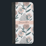 Capa Carteira Para iPhone 8/7 Rosa Dusty De Mão E Monograma Floral Verde<br><div class="desc">Ilustração desenhada à mão em rosa empoeirado e carteira de telefone verde monograma floral para uso diário. As cores suaves e suaves para ela. Personalize com seu primeiro nome ou suas iniciais; o que você preferir. Você também pode usar a ferramenta design para "personalizar ainda mais" para alterar o estilo,...</div>