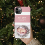 Capa Para iPhone Foto do bebê moderno e bonito | Rosa e Branco | Co<br><div class="desc">Apresentando nossa encantadora e encantadora citação cor-de-rosa e branca do bebê bonito! Este produto adorável é perfeito para comemorar a alegria e amar o seu pequeno que traz à sua vida. Quer você esteja procurando por um coração ou um presente pensativo, esta design é exatamente o que você precisa.Compartilhe o...</div>