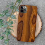 Capa Para iPhone Padrão de Woodgrain Retro do Na moda de Chic Perso<br><div class="desc">Design de padrão clássico, divertido e contemporâneo de madeira marrom. Com espaço para personalizar ou personalizar com um nome, monograma ou iniciais de sua escolha. Belo, moderno e legal cobrir para o motif motif motif motif motif motif motif motif, experiente e amante da arte, que quer proteger seu telefone de...</div>