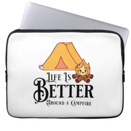 Capa Para Notebook A vida é melhor em torno de uma fogueira