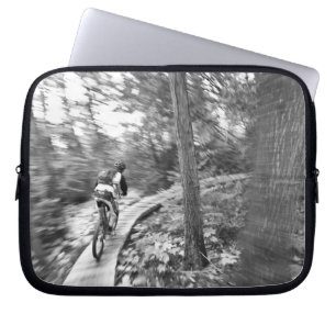 Capa Para Notebook Aaron Rodgers fazendo mountain biking na Stairway