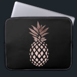 Capa Para Notebook abacaxi tropical do ouro cor-de-rosa claro<br><div class="desc">Design minimalista e à moda que representa o abacaxi cor-de-rosa do ouro do falso. Você pode escolher a cor do fundo.</div>