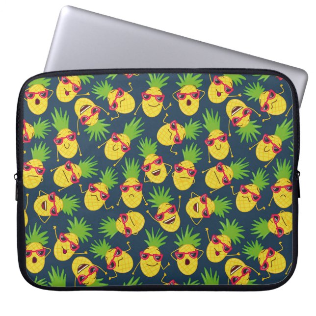 Capa Para Notebook Abacaxis de rabanete, desenhados à mão, padrão de  (Frente)