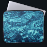 Capa Para Notebook Abstrato azul<br><div class="desc">As ondulações azuis criam um padrão de anéis elípticos nesta foto de abstrato. As cores no cianótipo vão do azul claro ao marinho. Fotografia digital a cores. Copyright © 2012 Claire E. Skinner. Todos os direitos reservados.</div>