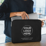 Capa Para Notebook Adicione seu logotipo e texto aqui em preto e bran<br><div class="desc">Esta manga elegante combina um design preto e branco moderno com o seu logotipo e texto personalizados, oferecendo proteção e uma aparência profissional para o seu laptop. Ideal para presentes corporativos, shows comerciais ou eventos de promocional, ele garante que sua marca seja mostrada enquanto mantém os dispositivos seguros e seguros....</div>