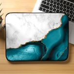 Capa Para Notebook Agato Azul Teal Marmoreado Branco<br><div class="desc">O mármore branco elegante e o azul lacrimejante são dourados com brilho sujo nesta design luxuosa.</div>