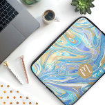 Capa Para Notebook Água pearlescente e mármore líquido Dourado e mono<br><div class="desc">Um elegante e moderno design de ouro brilhante falso, azul e tons de aqua todos se misturaram em um efeito líquido de mármore/derramamento de tinta. Esta trabalho de arte foi feita para dar a sensação de geodes & marble, ou uma tinta líquida derramando arte. Personalize esta bolsa de laptop adicionando...</div>