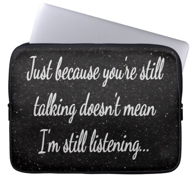 Capa Para Notebook Ainda Falando Sem Ouvir | Citação de Script Branco (Frente)