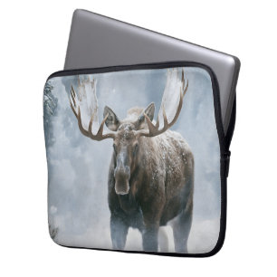 Capa Para Notebook Alce Macho Caminhando pela Neve Boreal