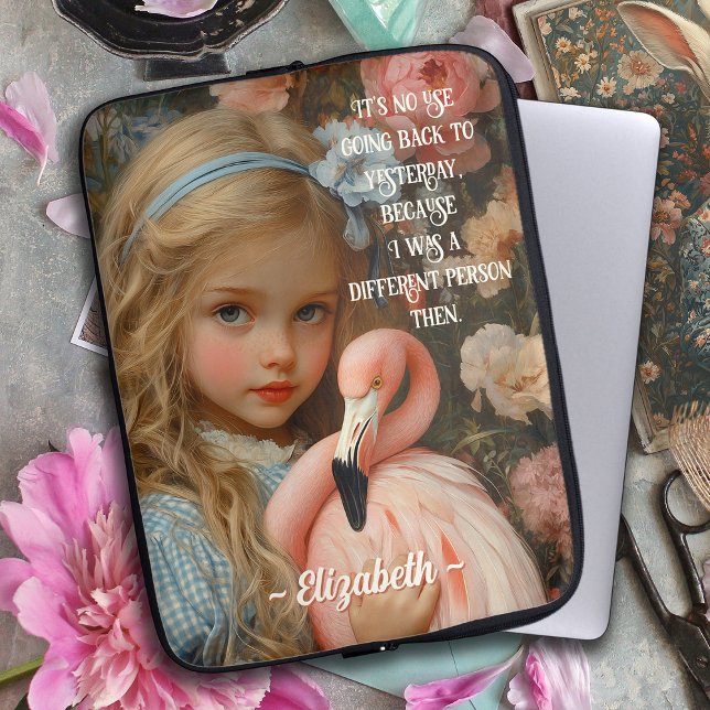 Capa Para Notebook Alice no País das Maravilhas com Flamingo Rosa (Criador carregado)