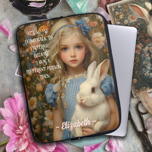 Capa Para Notebook Alice no País das Maravilhas com um Coelho Branco
