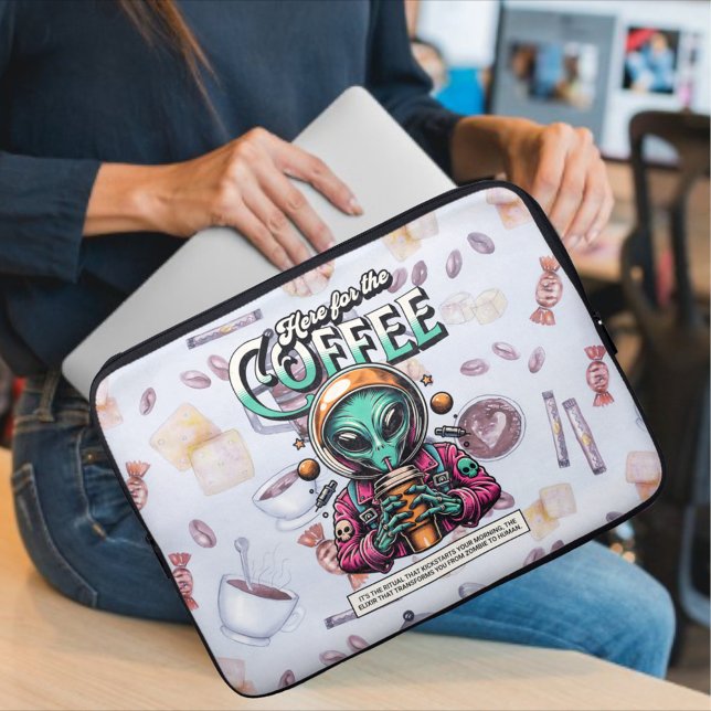 Capa Para Notebook Alienígena aqui pelo café (Criador carregado)