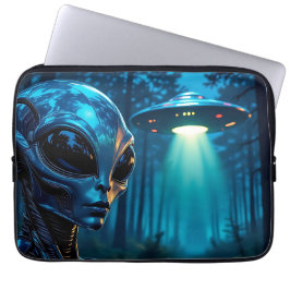 Capa Para Notebook Alienígena e OVNI hiperrealistas na Floresta