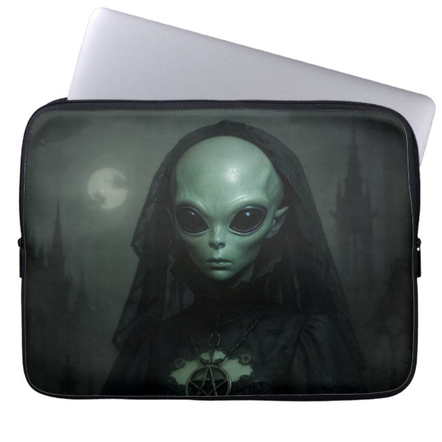 Capa Para Notebook Alienígena Gótica Sacerdote da Lua (Frente)