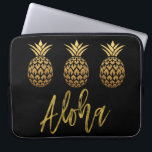 Capa Para Notebook Aloha Abacaxi Tropical Black and Gold Foil<br><div class="desc">Aloha Faux Dourada Typografia e Caso Tropical de Abacaxi é divertido no estilo do sol.</div>