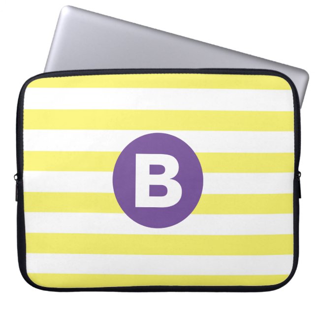 Capa Para Notebook Amarelo Ensolarado Listrado com Monograma Roxo (Frente)