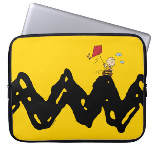 Capa Para Notebook Amendoins   Charlie Brown Flying Kite