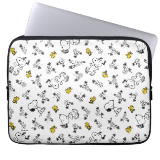 Capa Para Notebook Amendoins | Padrão de Flor B&W Snoopy & Woodstock