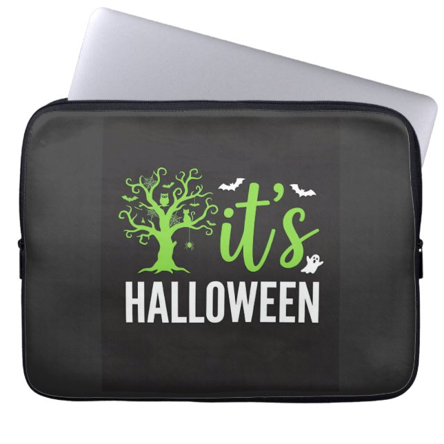 Capa Para Notebook Árvore Assustadora do Halloween Morcegos Vetor Des (Frente)