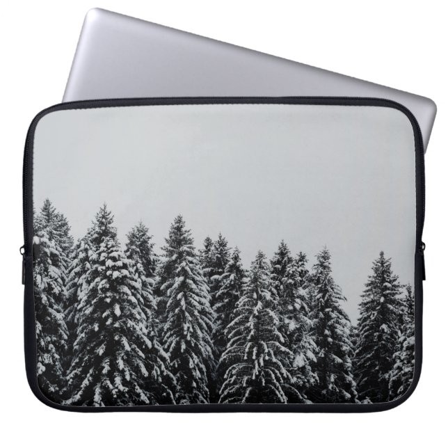 CAPA PARA NOTEBOOK ÁRVORE COBERTA NEVE SOB PELE NUVEM (Frente)