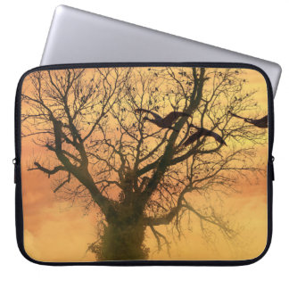 Capa Para Notebook Árvore De Outono Torcido De eletrônicos No Sunset