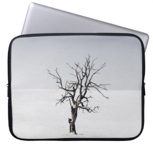 CAPA PARA NOTEBOOK ÁRVORE RARA NO MEIO DA NEVE