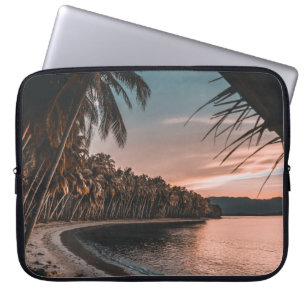 CAPA PARA NOTEBOOK ÁRVORES DE COCO VERDE QUE VINCULAM A PRAIA