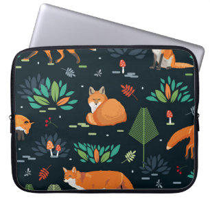 Capa Para Notebook Árvores de raposas deixam o fundo escuro