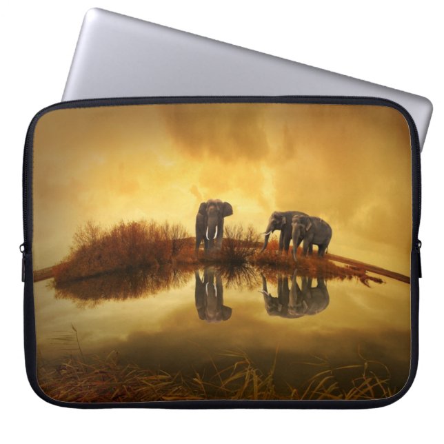 Capa Para Notebook Asian Elephants in Thailand under a glowing sunset (Frente)