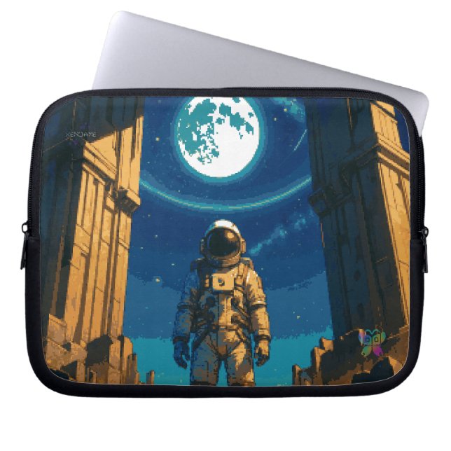 Capa Para Notebook Astronaut Beneath the Celestial Gate (Frente)